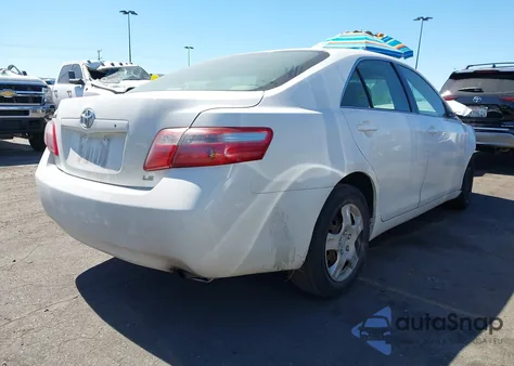 2007 Toyota Camry Le z USA, uszkodzony, nr VIN 4T1BE46K17U556648